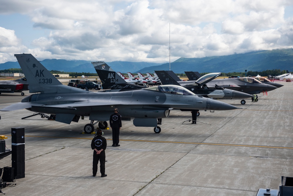 PACAF F-16 Demo Team participates in Arctic Thunder Open House