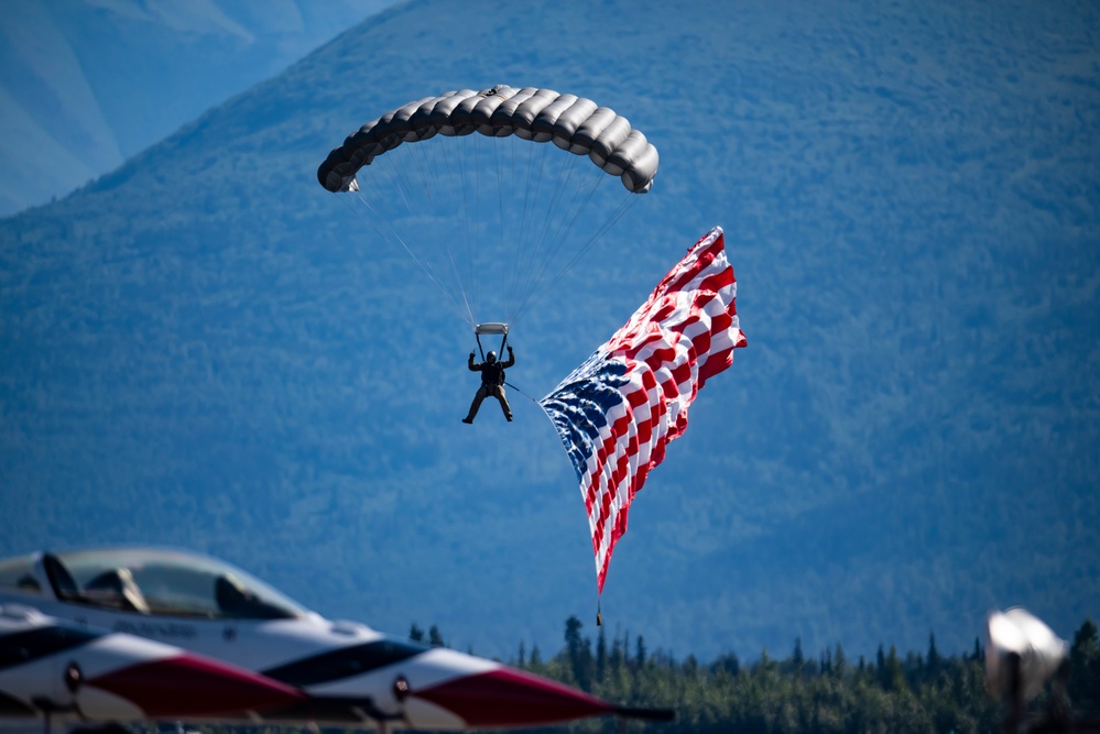PACAF F-16 Demo Team participates in Arctic Thunder Open House