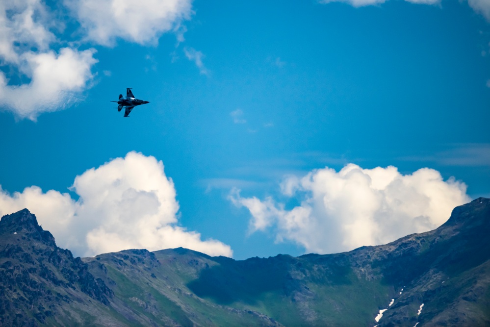 PACAF F-16 Demo Team participates in Arctic Thunder Open House