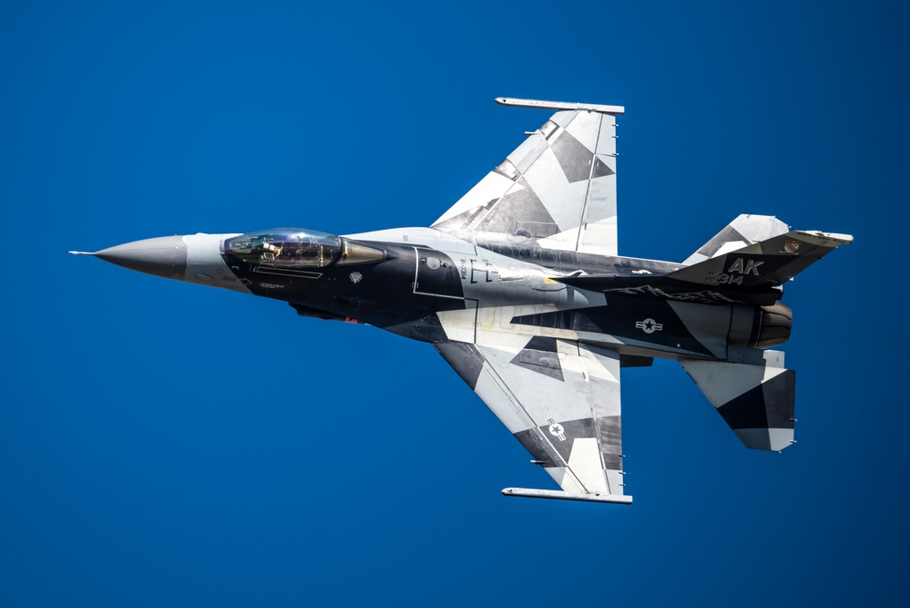 PACAF F-16 Demo Team participates in Arctic Thunder Open House