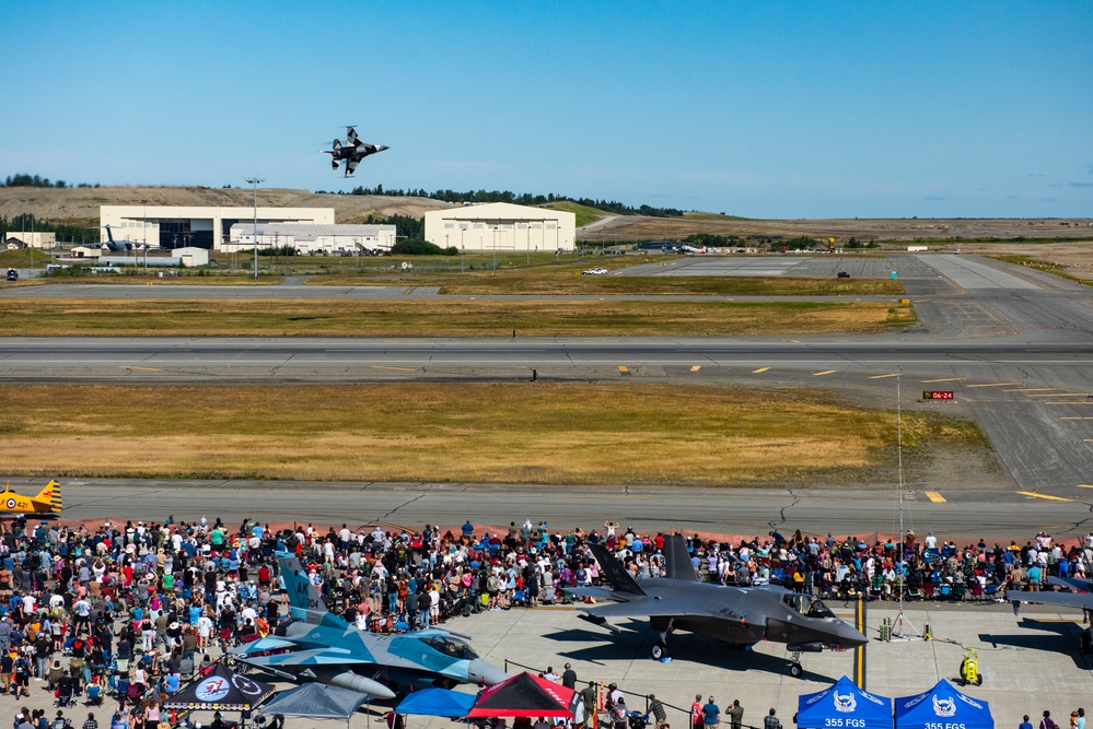 PACAF F-16 Demo Team participates in Arctic Thunder Open House