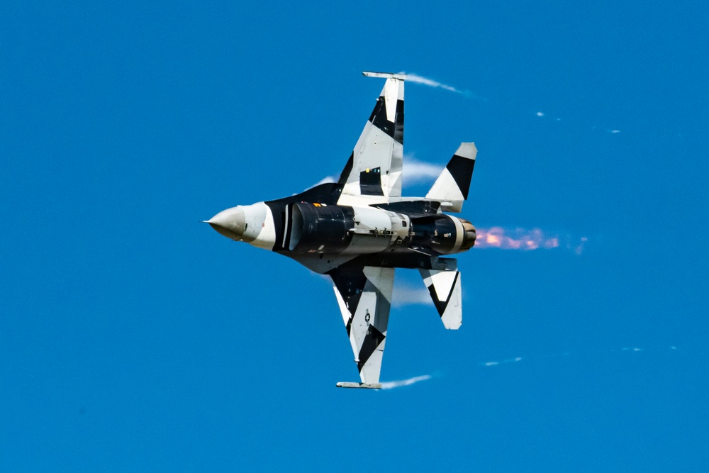 PACAF F-16 Demo Team participates in Arctic Thunder Open House