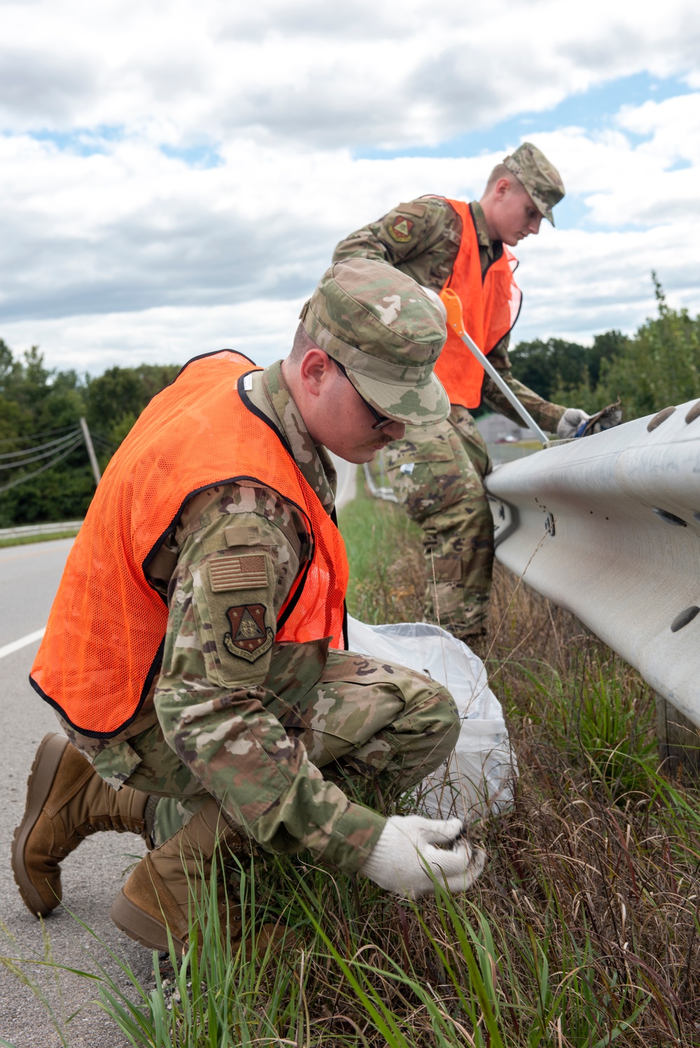 180FW Airmen Participate in Adopt-a-Road