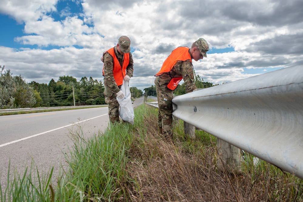 180FW Airmen Participate in Adopt-a-Road