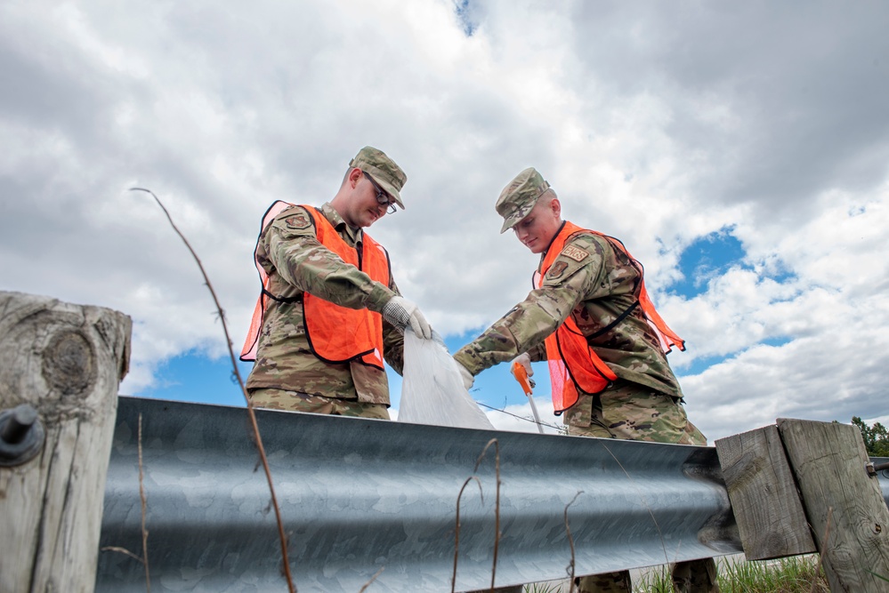 180FW Airmen Participate in Adopt-a-Road