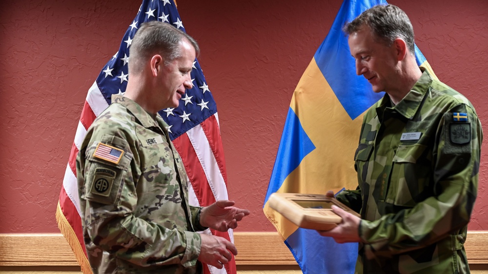 Swedish ADA Regimental Commander and CSM Visit ADA Commandant and CSM