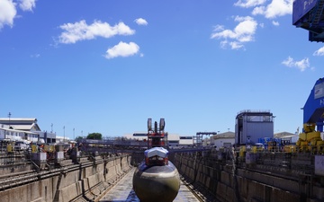 USS North Carolina (SSN 777) Enters Dry Dock