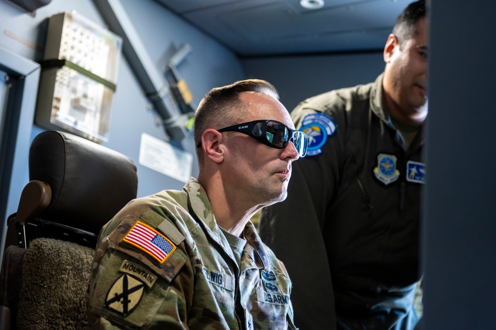TRANSCOM deputy commander visits Travis