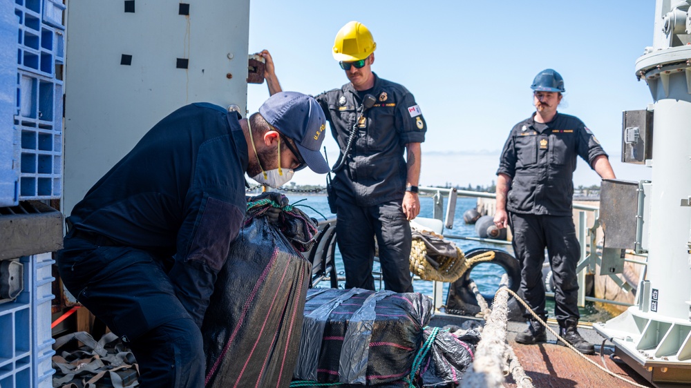 U.S. Coast Guard receives drug bust and offload from Royal Canadian Navy