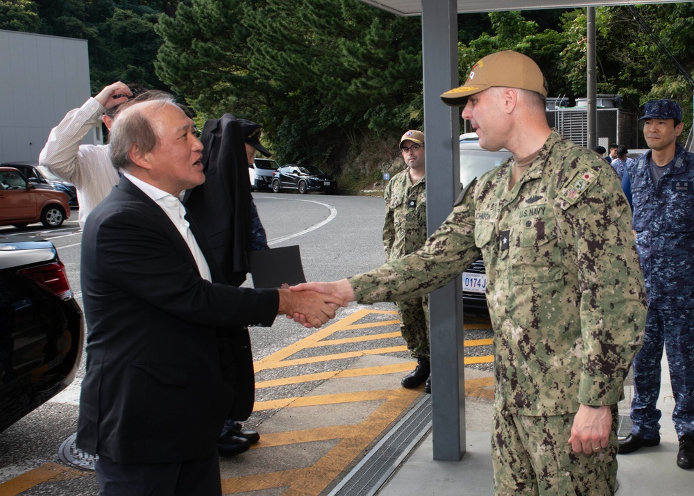 Japan National Security Advisor Visits DESRON 15