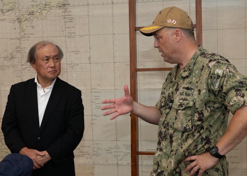 Japan National Security Advisor Visits DESRON 15