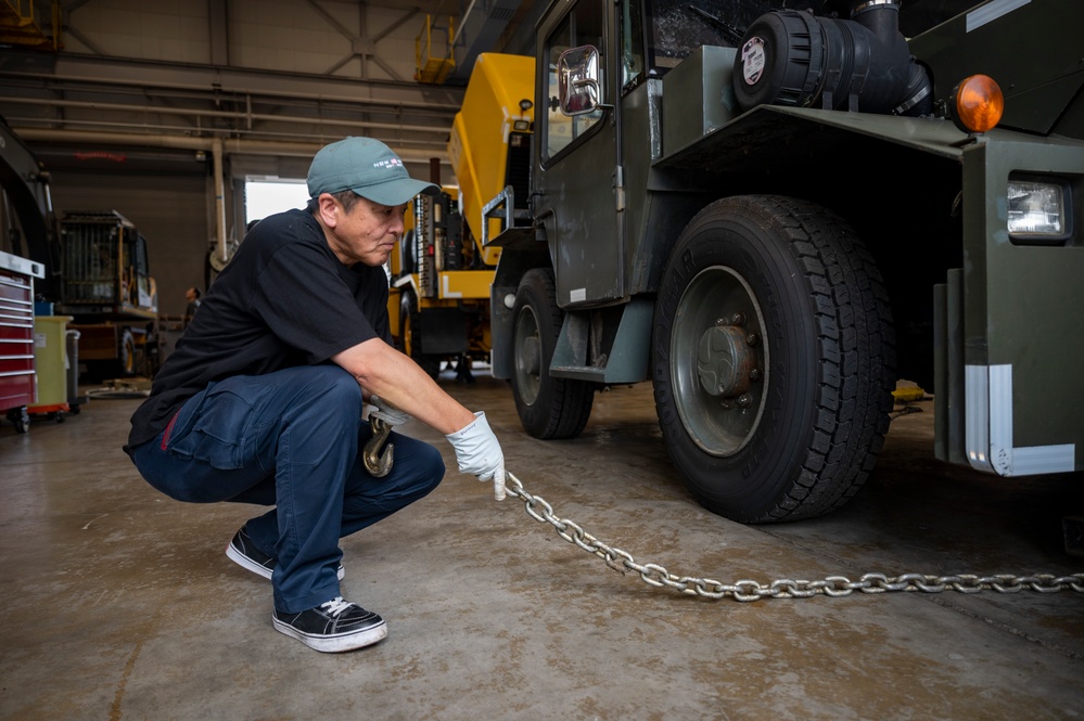 Winter is coming: 35th LRS vehicle recovery training