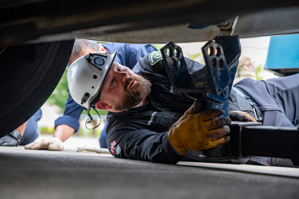 Winter is coming: 35th LRS vehicle recovery training