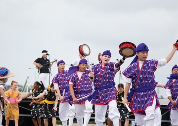 Aim High! Service Members Practice Eisa / 目標は高く！ エイサー楽しむ在沖米軍関係者