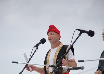 Aim High! Service Members Practice Eisa / 目標は高く！ エイサー楽しむ在沖米軍関係者