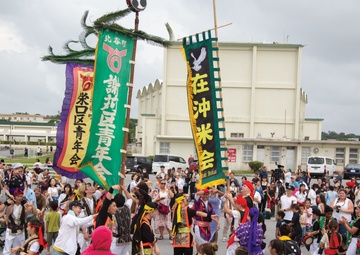 Aim High! Service Members Practice Eisa / 目標は高く！ エイサー楽しむ在沖米軍関係者