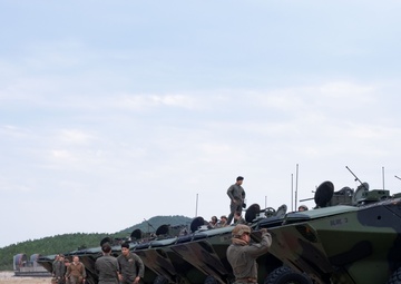 SY 24 | Boxer ARG conducts amphib ops with ROK