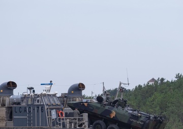 SY 24 | Boxer ARG conducts amphib ops with ROK