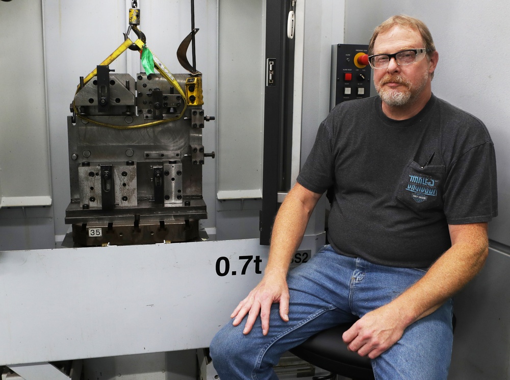 Machinist marks 40 years at cannon factory