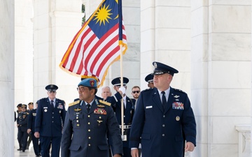 Chief of the Royal Malaysian Air Force Gen. Tan Sri Dato’ Sri Mohd Asghar Khan bin Goriman Khan Participates in an Air Force Full Honors Wreath-Laying Ceremony at the Tomb of the Unknown Soldier