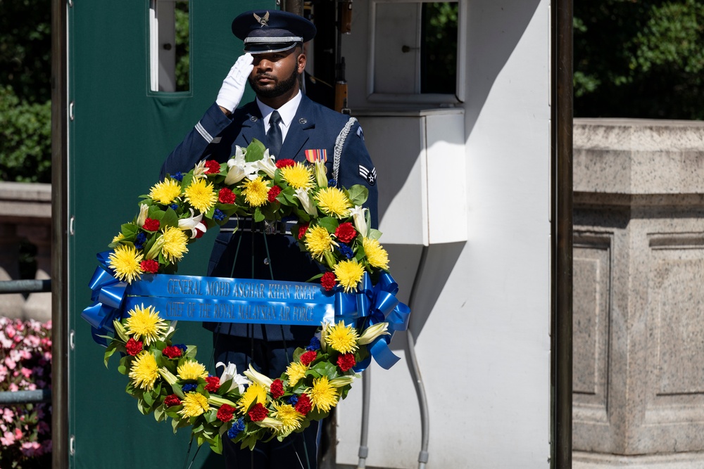 Chief of the Royal Malaysian Air Force Gen. Tan Sri Dato’ Sri Mohd Asghar Khan bin Goriman Khan Participates in an Air Force Full Honors Wreath-Laying Ceremony at the Tomb of the Unknown Soldier