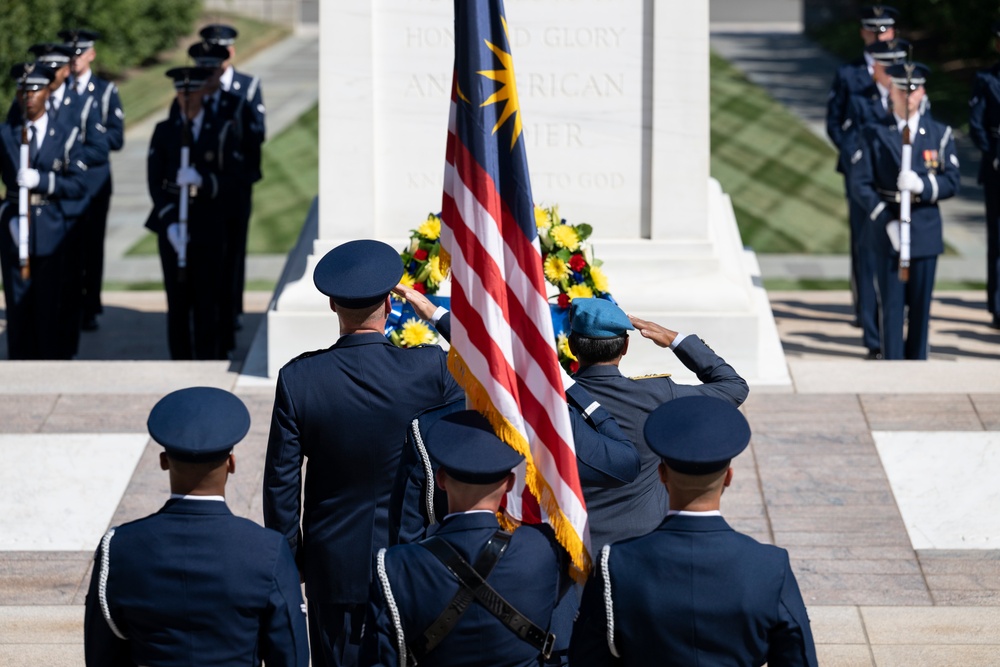 Chief of the Royal Malaysian Air Force Gen. Tan Sri Dato’ Sri Mohd Asghar Khan bin Goriman Khan Participates in an Air Force Full Honors Wreath-Laying Ceremony at the Tomb of the Unknown Soldier