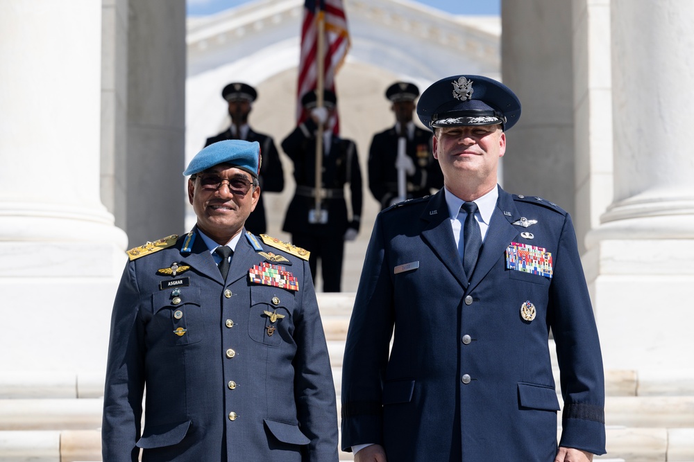 Chief of the Royal Malaysian Air Force Gen. Tan Sri Dato’ Sri Mohd Asghar Khan bin Goriman Khan Participates in an Air Force Full Honors Wreath-Laying Ceremony at the Tomb of the Unknown Soldier