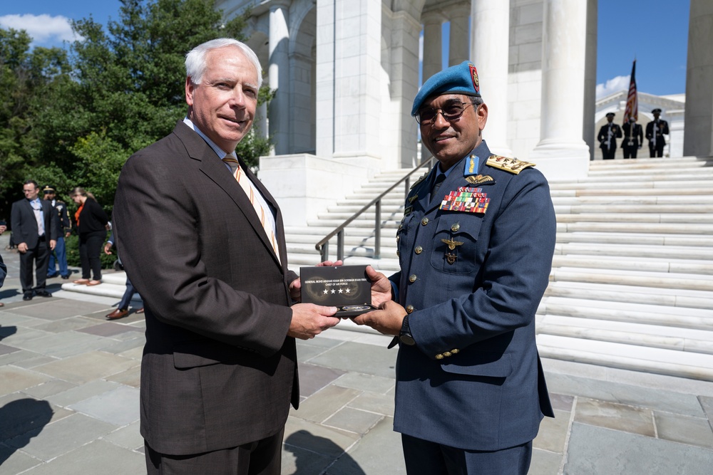 Chief of the Royal Malaysian Air Force Gen. Tan Sri Dato’ Sri Mohd Asghar Khan bin Goriman Khan Participates in an Air Force Full Honors Wreath-Laying Ceremony at the Tomb of the Unknown Soldier