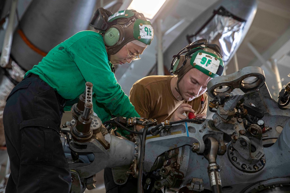 Sailors conduct routine maintenance aboard Abraham Lincoln