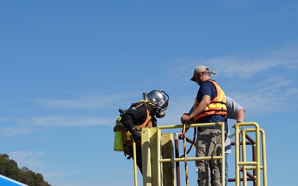 USACE Dive Team trains at Winfield Locks and Dam