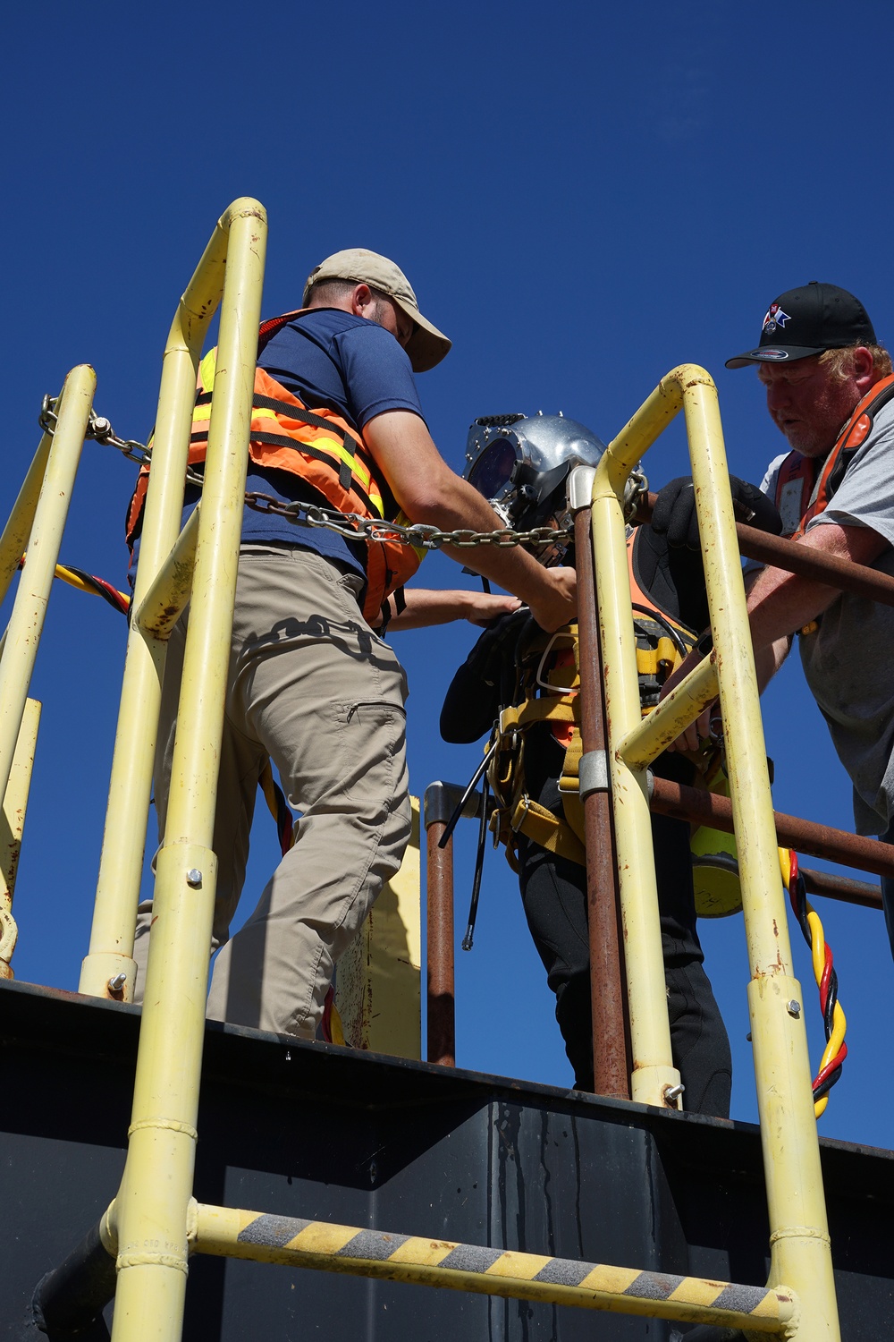 USACE Dive Team trains at Winfield Locks and Dam