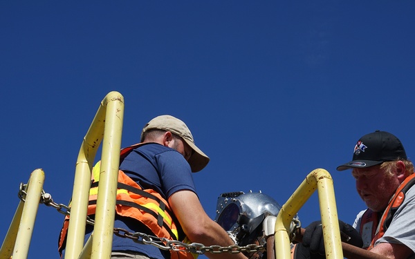 USACE Dive Team trains at Winfield Locks and Dam