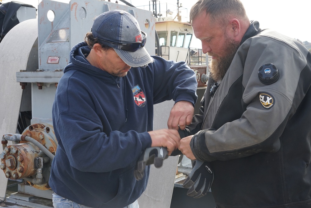 USACE Dive Team trains at Winfield Locks and Dam