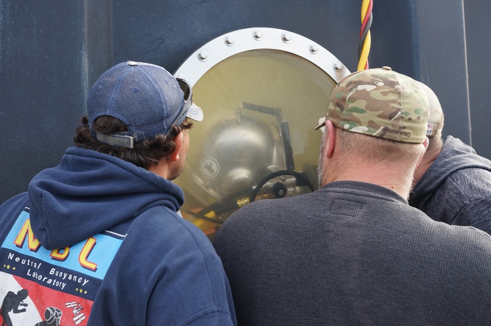 USACE Dive Team trains at Winfield Locks and Dam