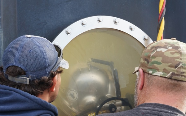 USACE Dive Team trains at Winfield Locks and Dam