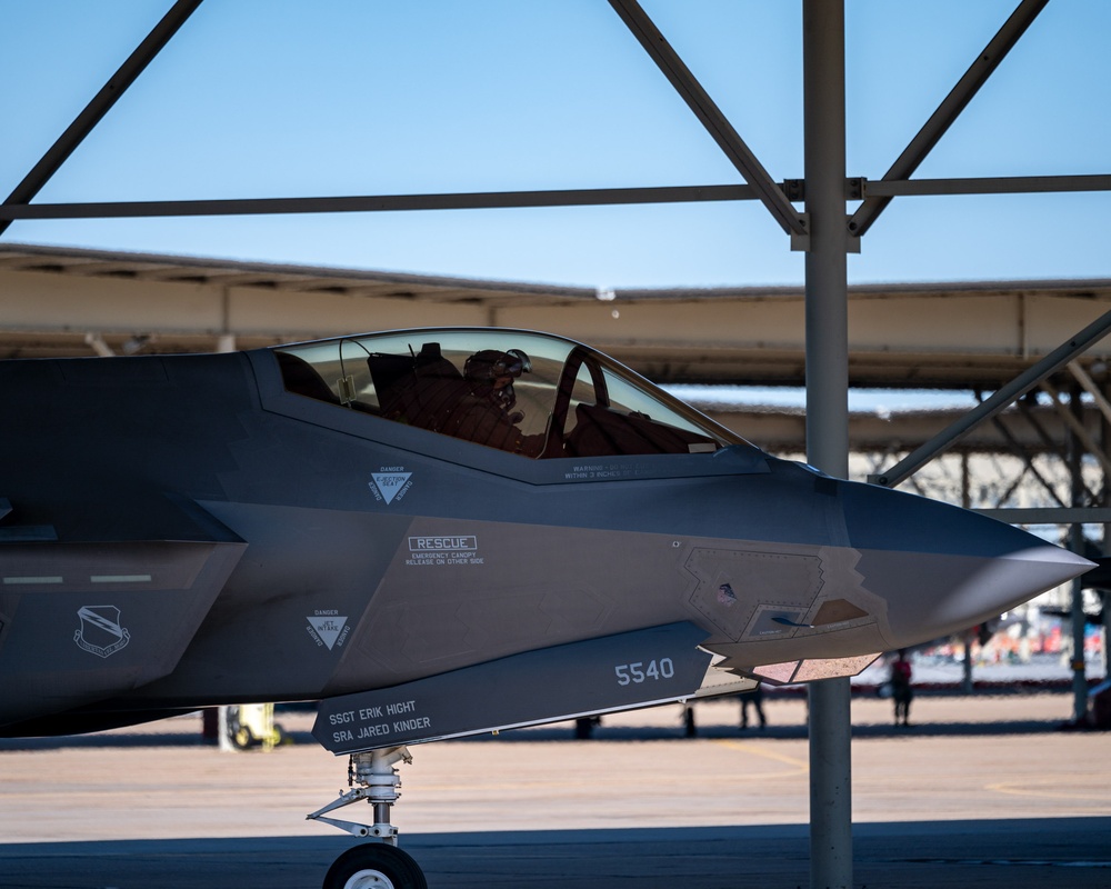 F-35s take off from Hill AFB