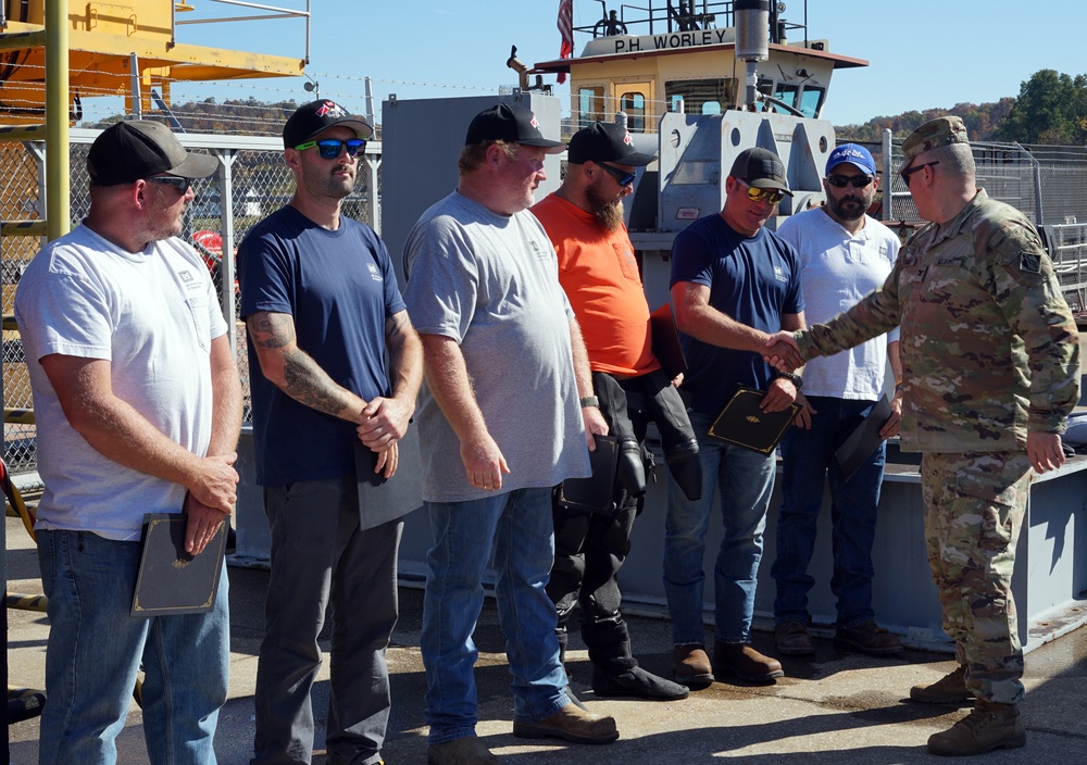 USACE Dive Team trains at Winfield Locks and Dam