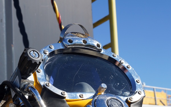 USACE Dive Team trains at Winfield Locks and Dam