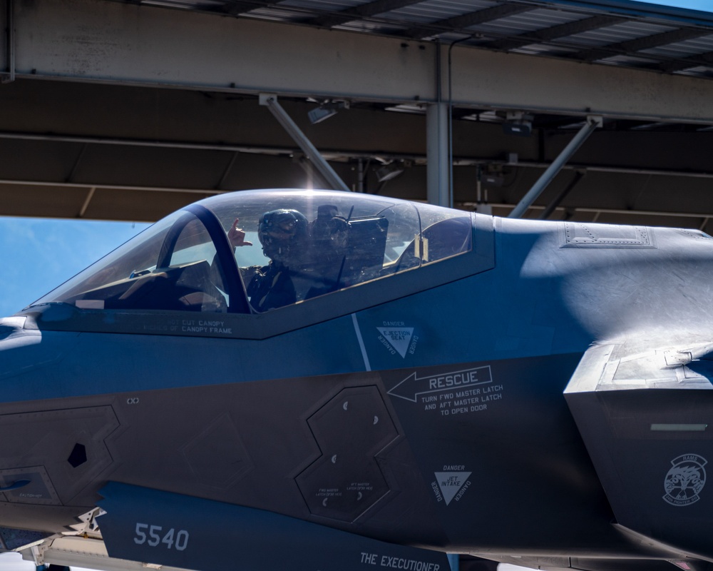 F-35s take off from Hill AFB