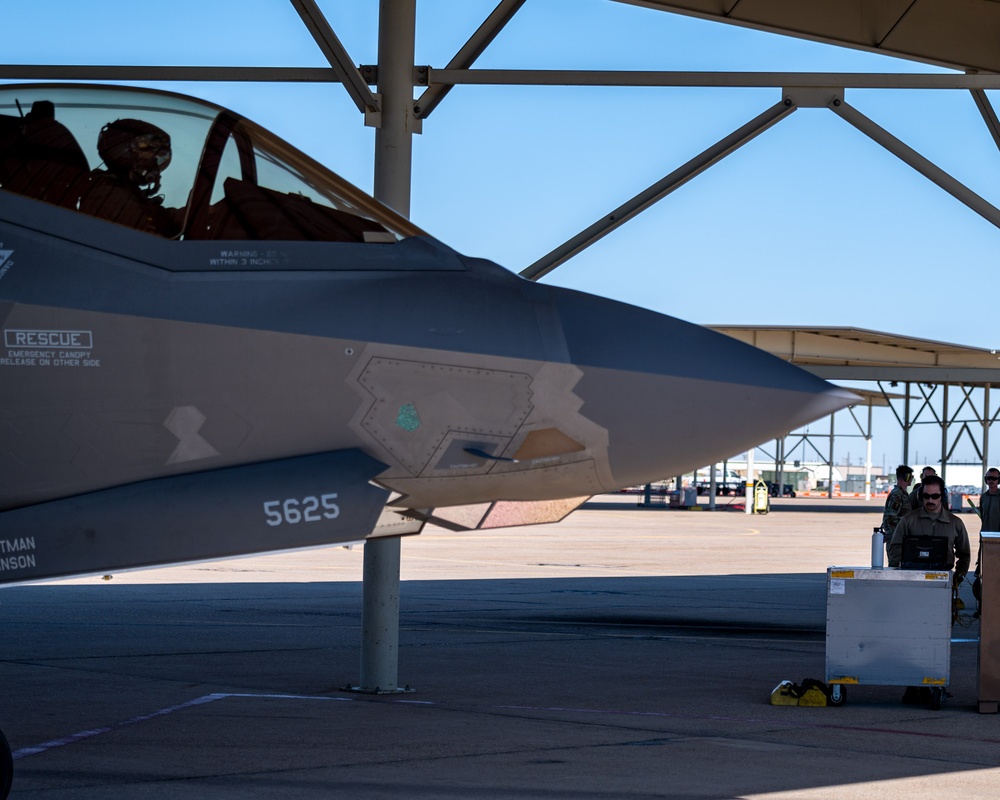 F-35s take off from Hill AFB