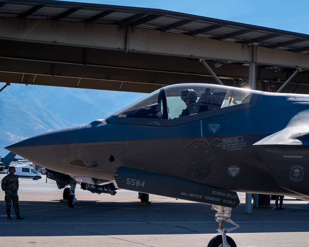 F-35s take off from Hill AFB