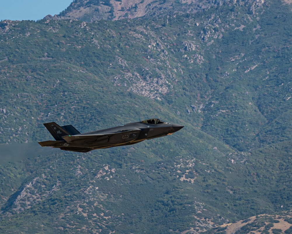 F-35s take off from Hill AFB