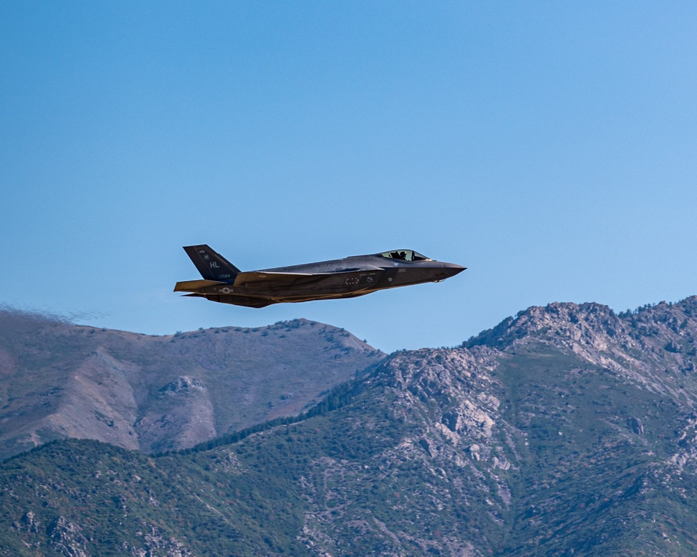 F-35s take off from Hill AFB