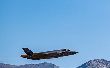 F-35s take off from Hill AFB