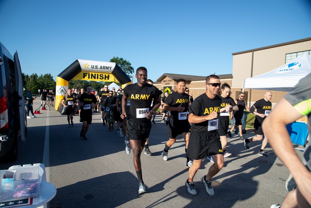 Soldiers Participate in Army Birthday Run