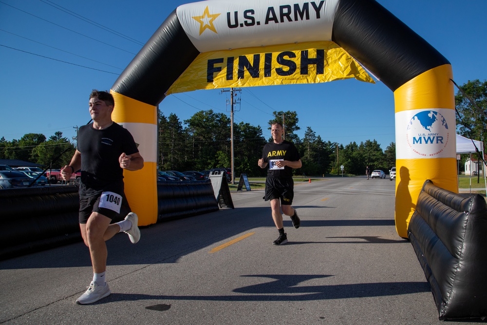 Soldiers Crosse Finish Line at Army Birthday Run