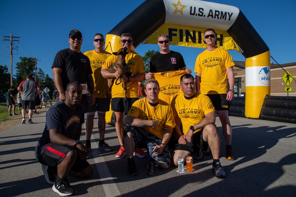 Soldiers Pose for Photo After Army Birthday Run