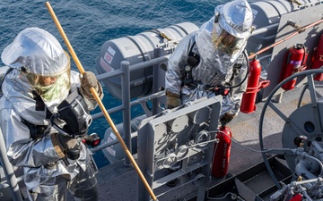 USS America (LHA 6) Conducts Flight Deck Firefighting Training