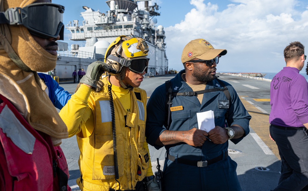 USS America (LHA 6) Conducts Flight Deck Firefighting Training