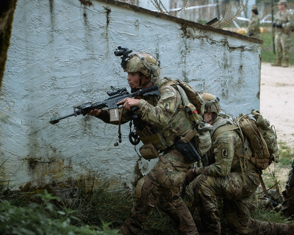 Sky Soldiers Prepare To Assault